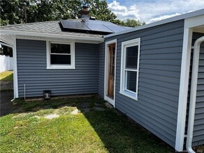 245 Pershing Ave in New Britain, CT - Building Photo - Building Photo