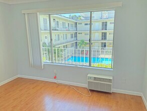 407 N Avenue 50, Unit 407 N AVE 50 #211 in Los Angeles, CA - Foto de edificio - Building Photo