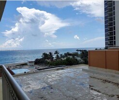 19201 Collins Ave, Unit 302 in Sunny Isles Beach, FL - Building Photo