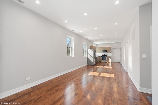 2510 S Sacramento Ave in Chicago, IL - Building Photo - Building Photo