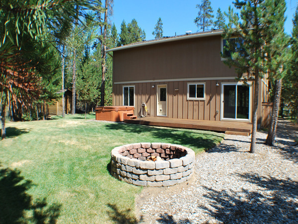 56179 Marsh Hawk Rd in Bend, OR - Building Photo