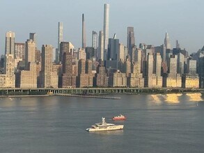 7004 JFK Blvd E in West New York, NJ - Building Photo - Building Photo