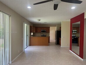 4383 Laurel Ridge Cir in Weston, FL - Building Photo - Building Photo