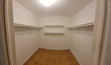 8901 N Western Ave in Des Plaines, IL - Building Photo - Building Photo