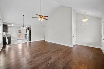 250 Azalea Dr in Oak Grove, KY - Building Photo - Building Photo