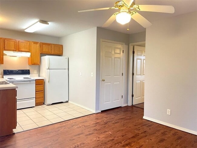 1131 Oakland Ave in Fayetteville, AR - Building Photo - Building Photo