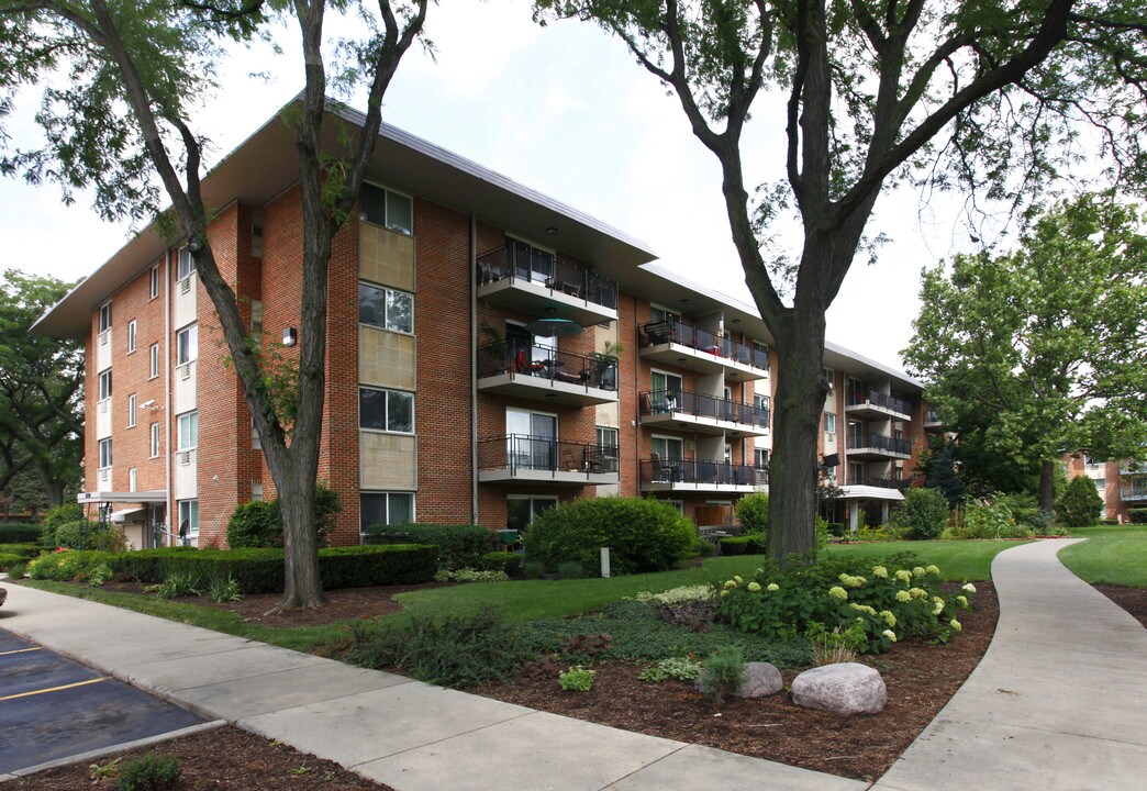 Falcon Pointe in Arlington Heights, IL - Foto de edificio