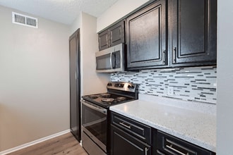 351 Bedford Rd in Bedford, TX - Building Photo - Building Photo