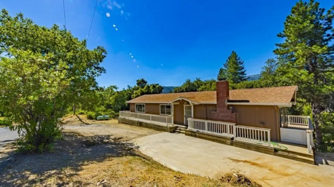 5705 Pilot Peak Rd in Mariposa, CA - Foto de edificio - Building Photo