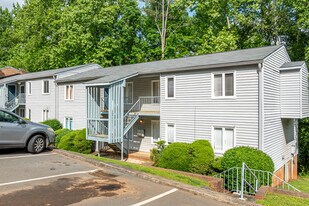 Sharon Lakes in Charlotte, NC - Building Photo