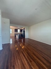 2997 E Pacific Coast Hwy in Signal Hill, CA - Building Photo - Building Photo