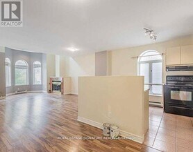 208 Carlton St. in Toronto, ON - Building Photo - Building Photo