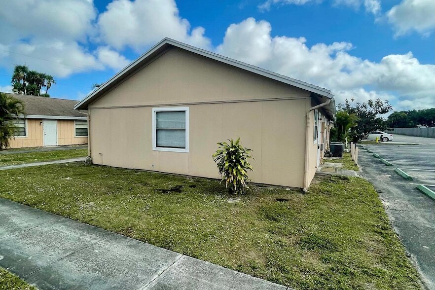 3804 92nd Ln N, Unit 603 in West Palm Beach, FL - Building Photo