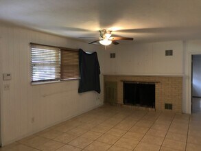 2235 NW 5th Pl in Gainesville, FL - Building Photo - Building Photo