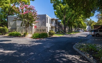 Iron Horse Apartments in Stockton, CA - Building Photo