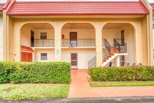 223 Lake Frances Dr in Royal Palm Beach, FL - Building Photo