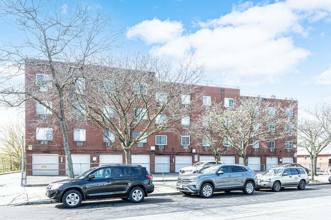 8602 Dumont Ave in Ozone Park, NY - Building Photo - Building Photo