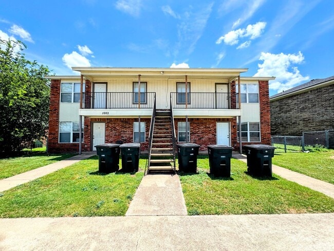 1002 Circle M Dr