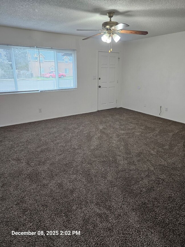 560 S G St in Tulare, CA - Building Photo - Building Photo