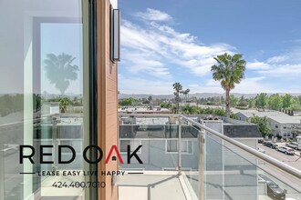 12444 Chandler Blvd in Los Angeles, CA - Foto de edificio - Building Photo