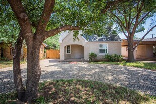2431 20th St in Lubbock, TX - Building Photo
