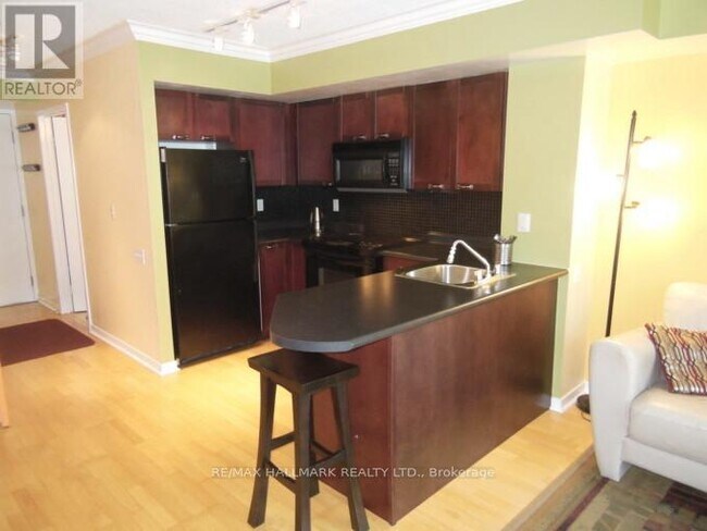 75-275 Dalhousie St in Toronto, ON - Building Photo - Building Photo