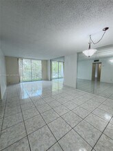 8411 NW 8th St in Miami, FL - Foto de edificio - Building Photo