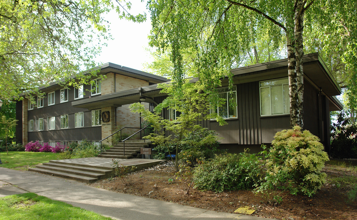 Avery Lodge in Corvallis, OR - Building Photo