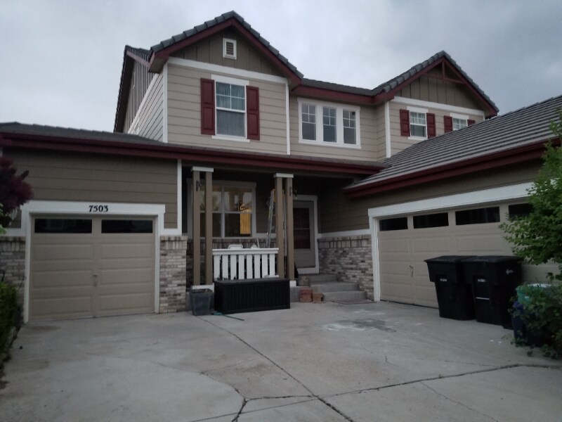 7503 E 130th Cir in Thornton, CO - Foto de edificio