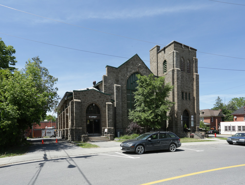 17 Albert St in Carleton Place, ON - Building Photo