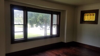 2977 S 43rd St, Unit Lower in Milwaukee, WI - Foto de edificio - Building Photo