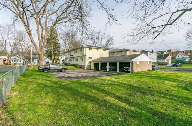 21 Elm St in Fairport, NY - Building Photo - Building Photo