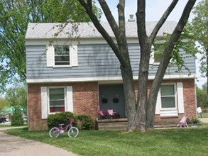 2243-2323 Byrneway Dr in Toledo, OH - Building Photo - Building Photo