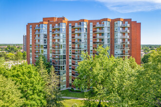 Camargue II in Toronto, ON - Building Photo - Building Photo