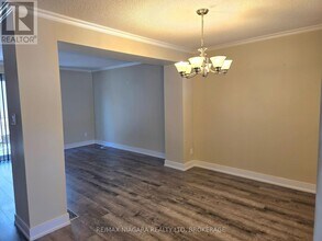 6767 Thorold Stone Rd in Niagara Falls, ON - Building Photo - Building Photo