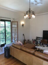 655 S Dunsmuir Ave in Los Angeles, CA - Foto de edificio - Building Photo