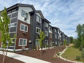 Homestead Village Apartments in Sandpoint, ID - Foto de edificio - Building Photo