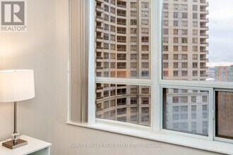 3888 Duke of York Blvd in Mississauga, ON - Building Photo - Building Photo