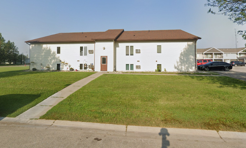 103 Cottonwood Ave N-Unit -3 in Thief River Falls, MN - Building Photo
