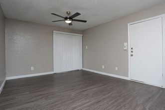 The Vanderbilt Apartments in Irving, TX - Building Photo - Interior Photo