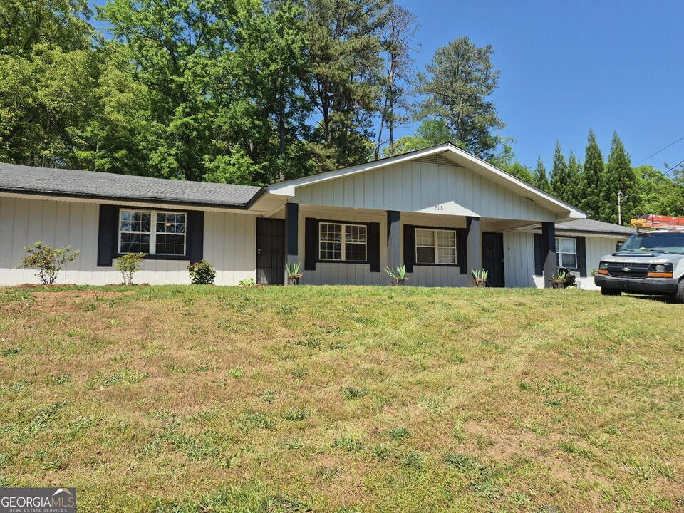 215 Belair Dr in Stockbridge, GA - Building Photo