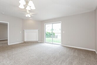 7485 International Village Dr in Jacksonville, FL - Building Photo - Building Photo