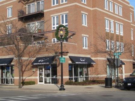 Lincoln Court Condominiums in Skokie, IL - Building Photo