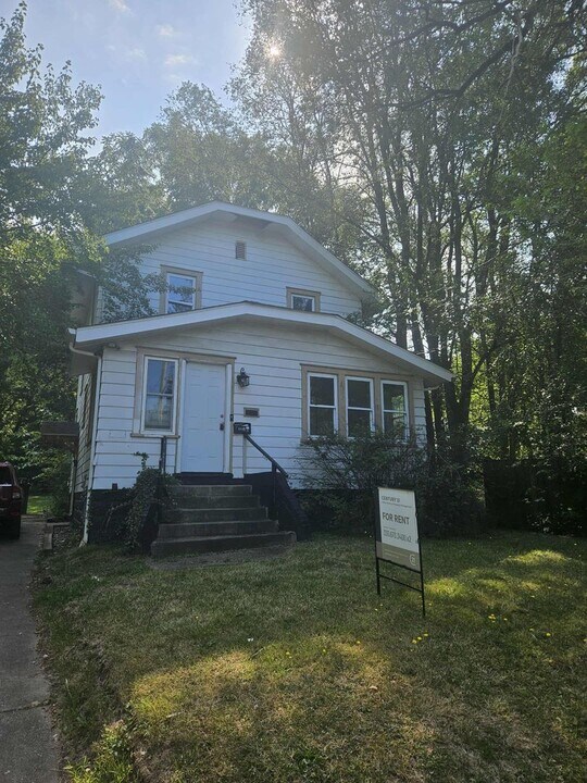 669 Inman St in Akron, OH - Building Photo