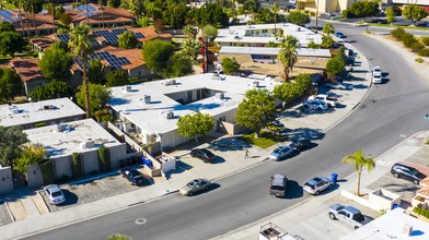 219 S Saturmino Dr in Palm Springs, CA - Building Photo - Building Photo