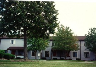 Woodcraft Square Apartments in Monroe, MI - Building Photo - Building Photo