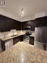 383 Prince of Wales Dr in Mississauga, ON - Building Photo - Building Photo