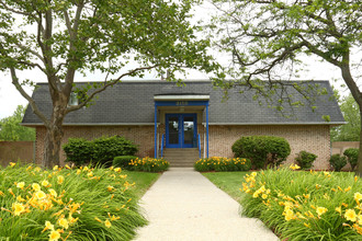 Baypointe Apartments in Saginaw, MI - Foto de edificio - Building Photo