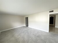 5881 NW 16th Pl in Sunrise, FL - Foto de edificio - Building Photo