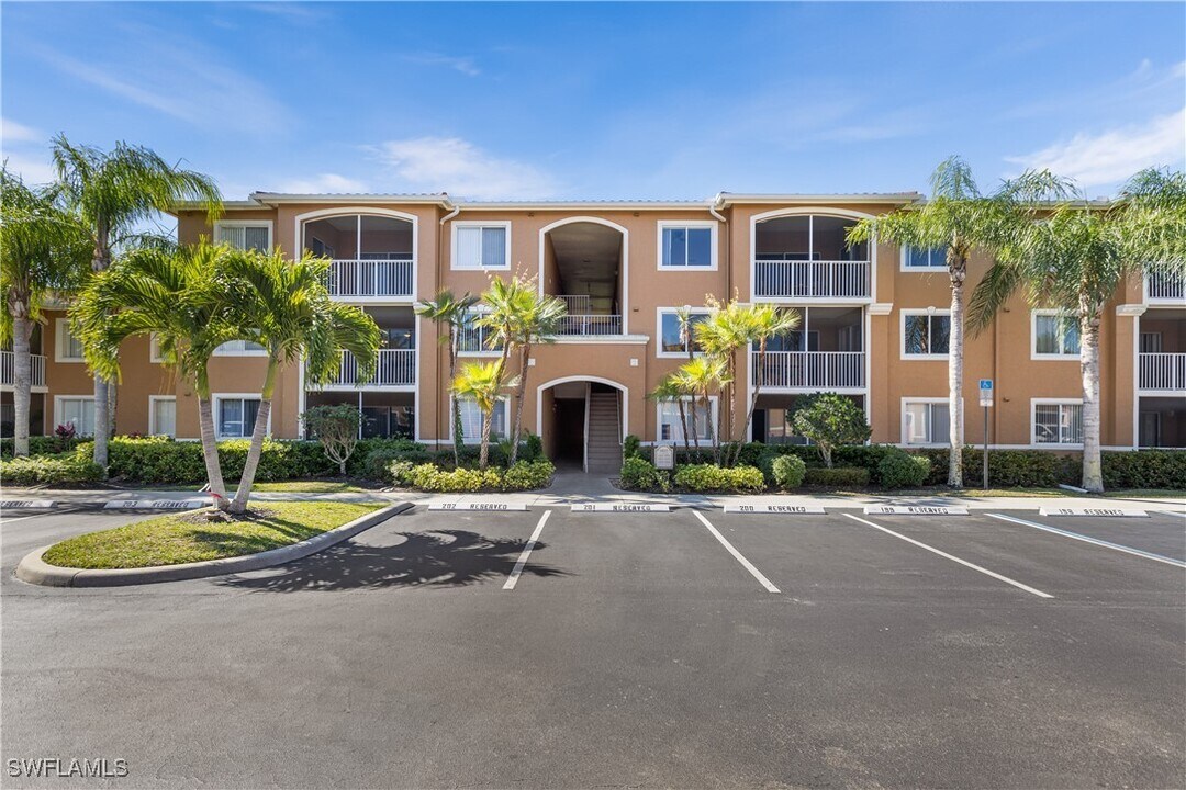 1835 Florida Club Cir in Naples, FL - Building Photo